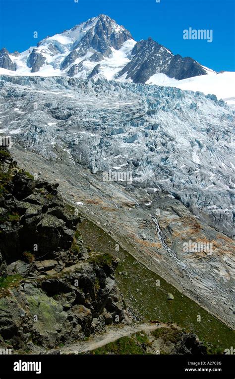 Lateral moraine glacier hi-res stock photography and images - Alamy