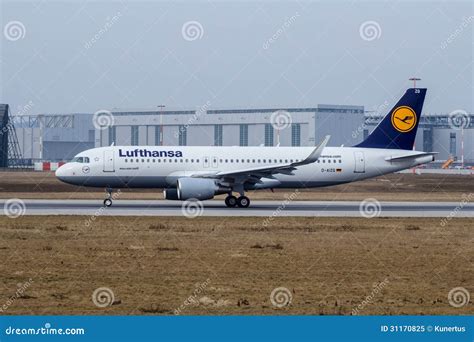 A320-200 Sharklets Lufthansa D-AIZQ Editorial Image - Image of ...