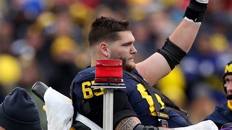 Zak Zinter injury updates — Michigan offensive lineman suffers broken tibia and fibula and ...