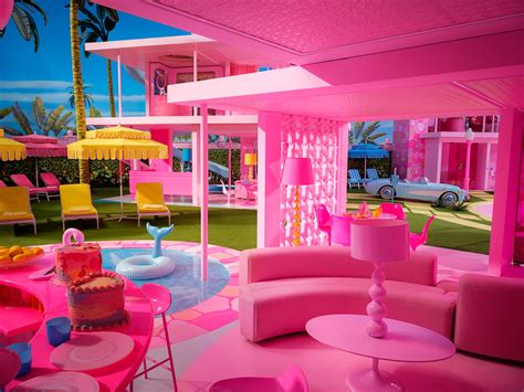 Inside the Barbie Dreamhouse, a Fuchsia Fantasy Inspired by Palm Springs | Architectural Digest