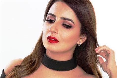 Makeup artist Reshu Malhotra sheds light on some beauty myths - The ...