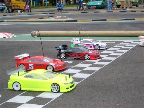 File:RC car racing.JPG - Wikimedia Commons