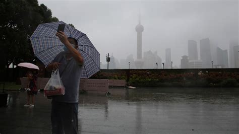 Shanghai cuts transport as Typhoon Chanthu moves up coast | CTV News