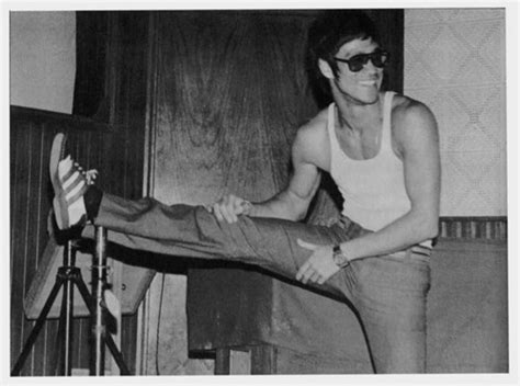 Bruce Lee Stretching Routine for Bruce Lee Flexibility