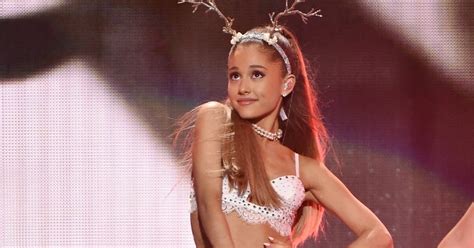 All about Ariana Grande: Santa tell me - outfit