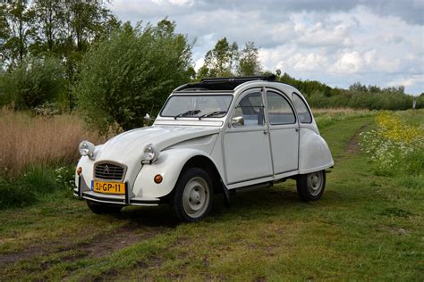 Citroen 2CV6 Special in beautiful and very original condition | Staal Classic Center