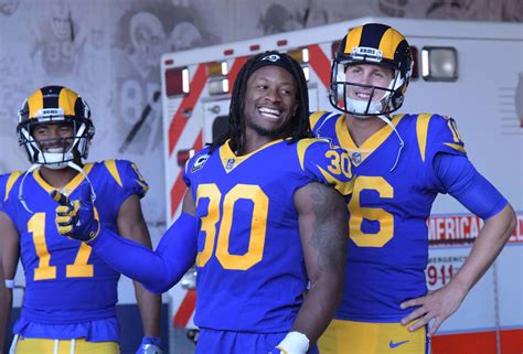 Cowboys, Rams wearing awesome throwback uniforms in divisional round