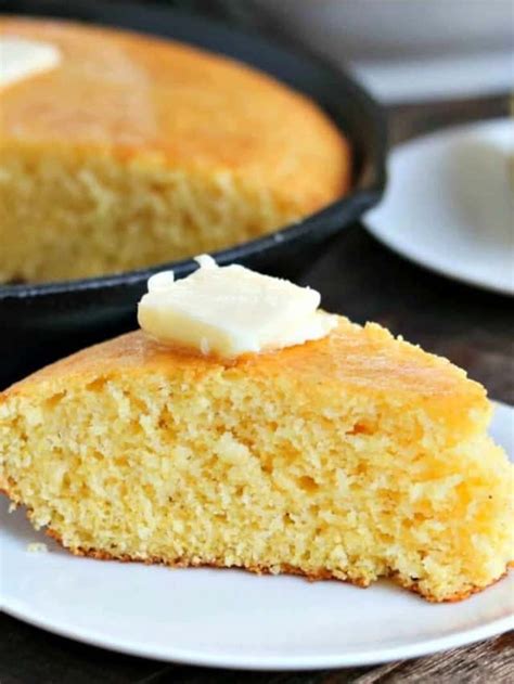 Cast Iron Skillet Corn Bread - Kylee Cooks