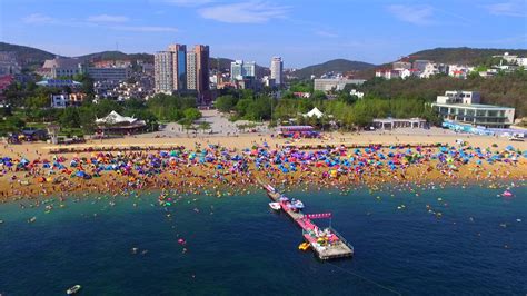 Tourists flock to Dalian beaches[1]- Chinadaily.com.cn