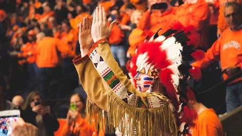 u-of-illinois-chief-illiniwek-mascot-lives-on-at-school-despite-ban