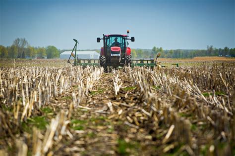 Carbon Markets Stand to Reward 'No-Till’ Farmers. But Most Are Still Tilling the Soil. | Civil Eats