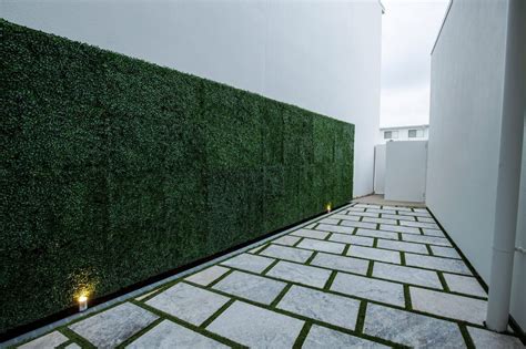 Artificial boxwood panels along a side wall - Designer Plants®