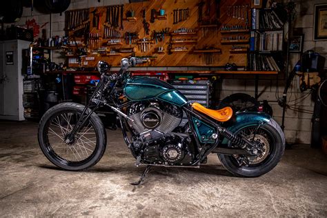 KEINO & COX: 2022 Indian Chief Bobber Dark Horse. - Pipeburn