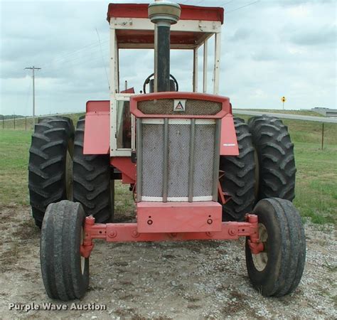 Allis Chalmers D21 tractor in Lamar, MO | Item DK9712 sold | Purple Wave