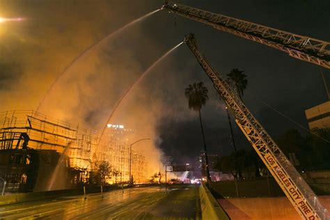 'Tower of fire' destroys L.A. apartment complex under construction - Los Angeles Times