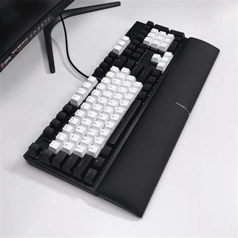 Best $30 spent yet, Corsair white PBT keycaps : Corsair