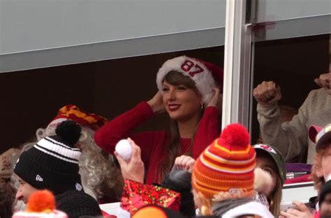 Taylor Swift Supports Travis Kelce at Chiefs-Raiders Game on Christmas