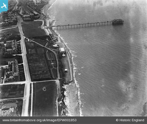 epw001853 ENGLAND (1920). Hunstanton Pier and Esplanade Hall ...