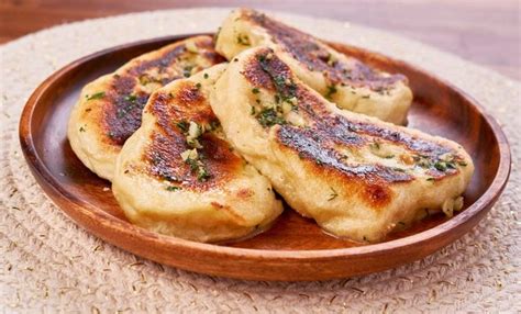 Garlic and herb flatbread | Recipe | Recipes, Appetizers easy, Food