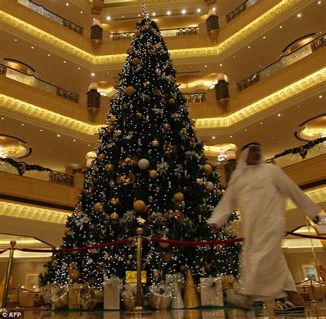 £7m Christmas tree: Abu Dhabi Emirates Palace hotel unveils fir draped ...