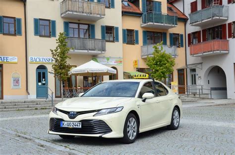 Das Toyota Camry Hybrid-Taxi macht sparsam Spaß - Hybrid | News | taxi heute - das unabhängige ...