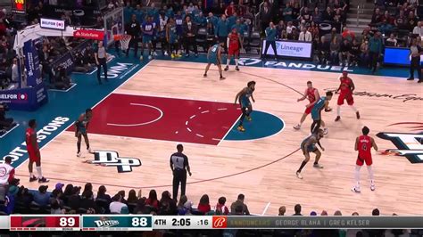 Pascal Siakam with a dunk vs the Detroit Pistons - Yahoo Sports