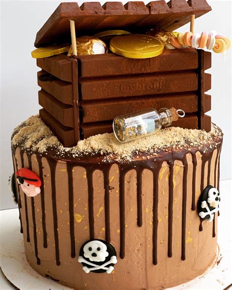 Treasure chest cake | Piraat taarten, Piratentaart, Traktaties