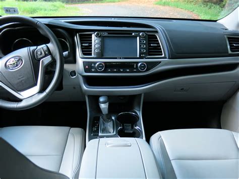 2014 Toyota Highlander: 79 Interior Photos | U.S. News