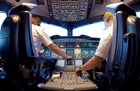 Study of airline pilots highlights the danger of relying on predictable scenarios for training