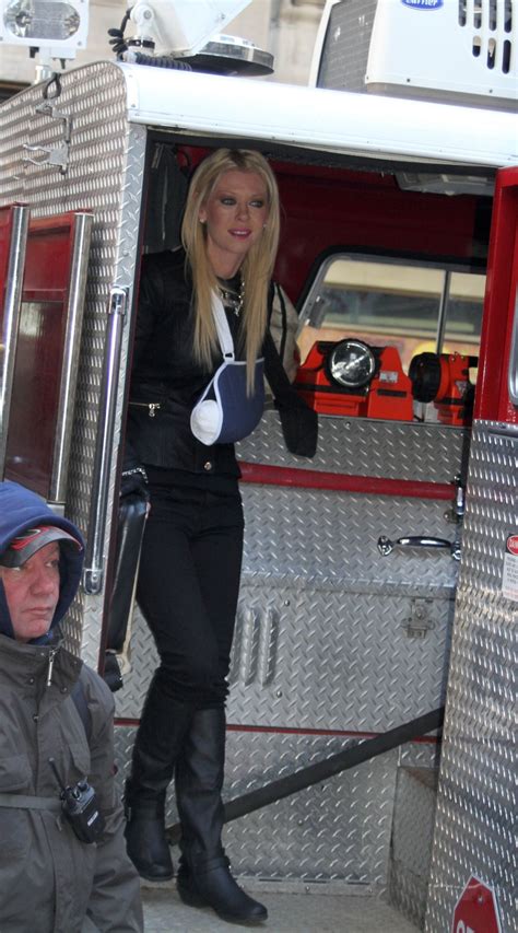 Tara Reid - 'Sharknado 2' Movie Set Photos - Manhattan, February 2014 • CelebMafia