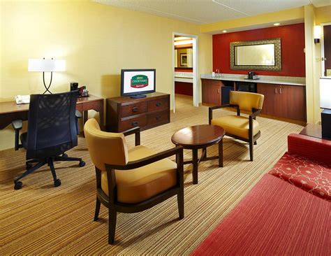 COURTYARD BY MARRIOTT COLUMBUS AIRPORT $110 ($̶1̶2̶2̶) - Updated 2022 ...