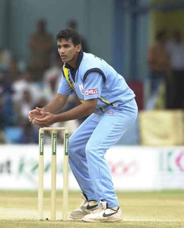 Zaheer Khan at the stumps for India | ESPNcricinfo.com