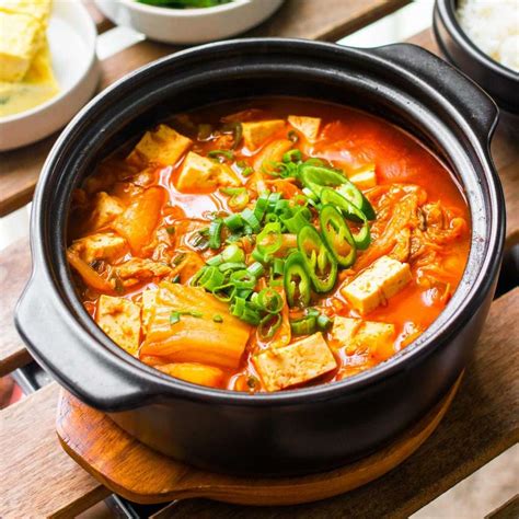 Easy Kimchi Jjigae (Kimchi Stew) | Cookerru