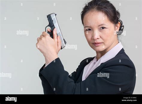 Woman holding a hand gun Stock Photo - Alamy