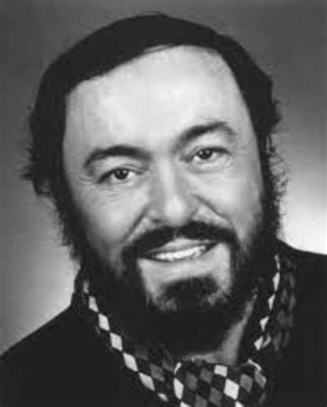 Luciano Pavarotti biography. Tenor