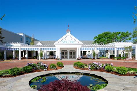 Sea Crest Beach Hotel in North Falmouth, MA | Expedia