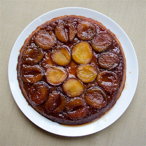 Italian Plum Cake Tatin - DailyWaffle