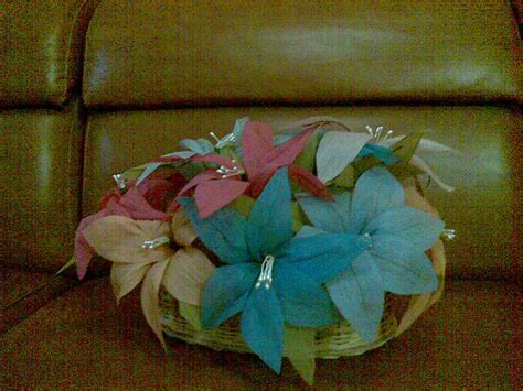 Novena's Collection: Bunga Lily dari Kertas Krep