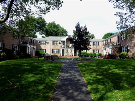 Wandering New York, Garden apartments in Oakland Gardens, Queens.