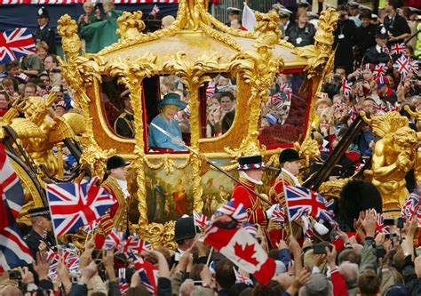 Celebrating her Golden Jubilee in 2002. | Celebrate the Queen's 90th ...