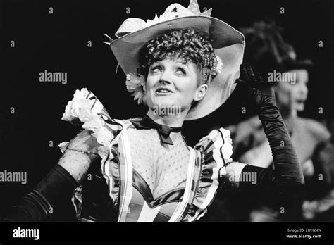 Julia mckenzie olivier Black and White Stock Photos & Images - Alamy