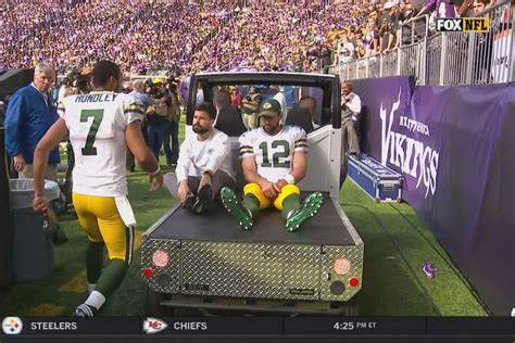 Aaron Rodgers Injury: Packers quarterback hurts right shoulder and ...