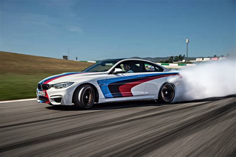 2015 BMW M4 in spectacular drifting fashion – PerformanceDrive