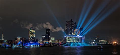 Lightshow an der Elbphilharmonie Foto & Bild | blue, world, hamburg Bilder auf fotocommunity