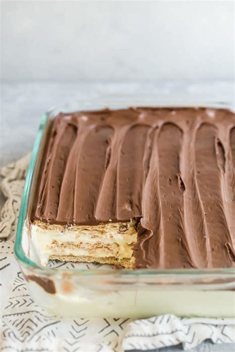 Easy Chocolate Eclair Cake | Culinary Hill