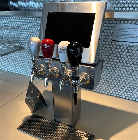 Review: Air Canada Maple Leaf Lounge Toronto Transborder (YYZ) - One ...