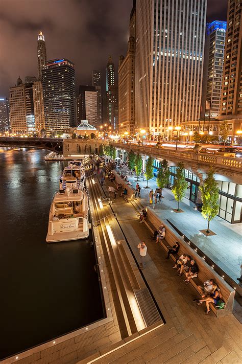 Sasaki and Ross Barney Architects complete Chicago Riverwalk