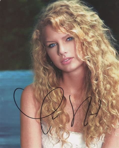 Taylor Swift Signed 8x10 Photo (JSA COA) | Pristine Auction