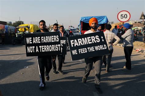 India farmers press on with protest despite offer to talk | PBS News ...