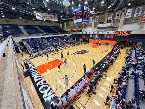 UTSA basketball programs also playing catch-up in new AAC